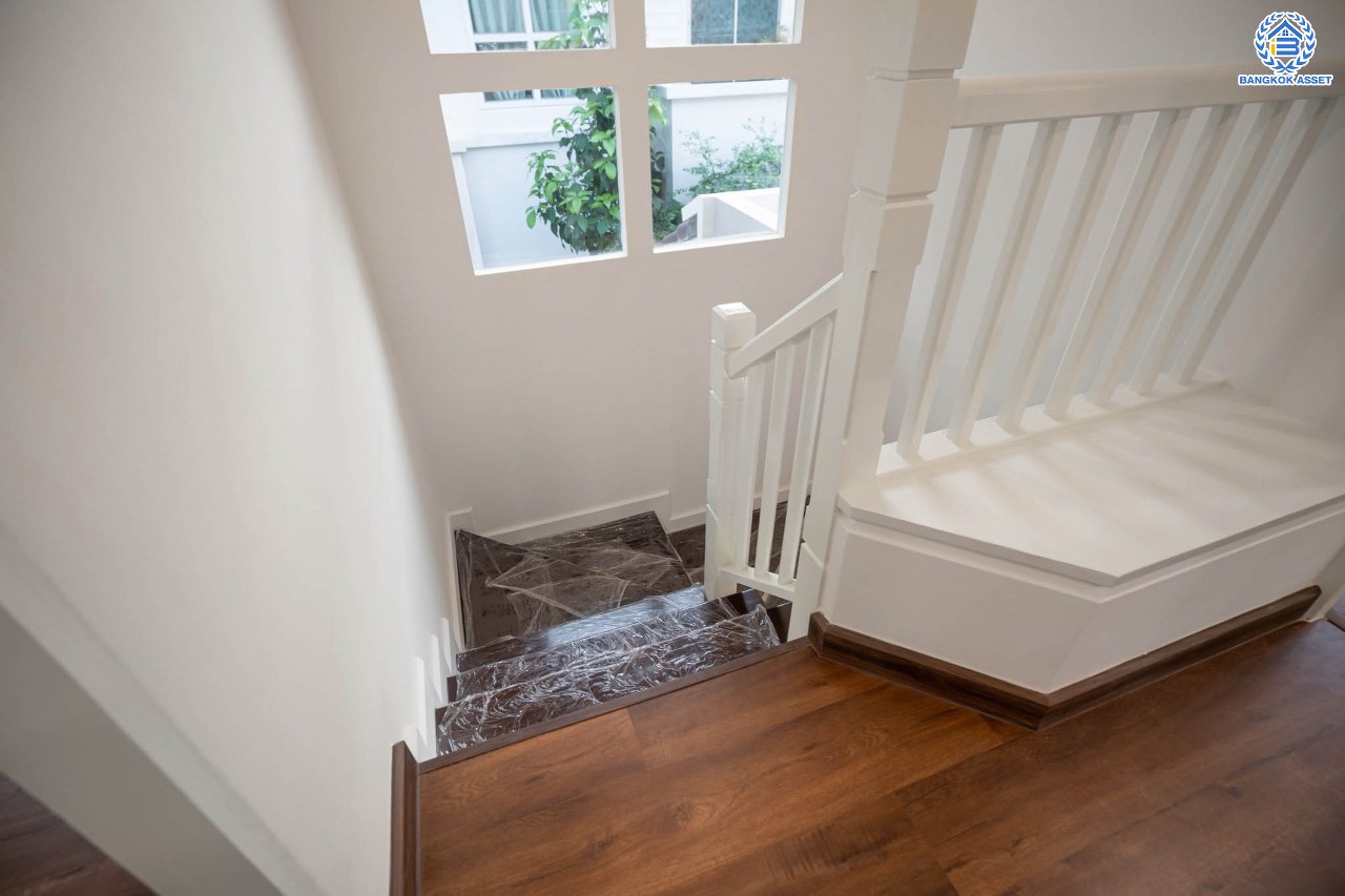 บ้านมือสองตกแต่งใหม่ โครงการ พฤกษ์ลดา ติวานนท์-ราชพฤกษ์ แบรนด์ L&H เนื้อที่ 55.50 ตร.ว. ฟังก์ชัน 3 ห้องนอน 3 ห้องน้ำ จอดรถได้ 2 คัน บนทำเลติดใหญ่ ถนน 345 ต่อเนื่อง ถ.ราชพฤกษ์ เชื่อมต่อหลายเส้นทาง ใกล้ทางด่วน "ศรีสมาน"